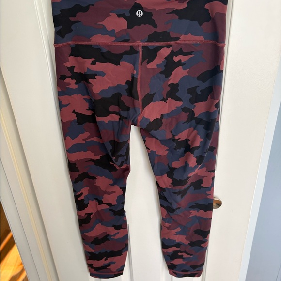 Lululemon Red Camo Leggings Size 8 - Picture 2 of 2
